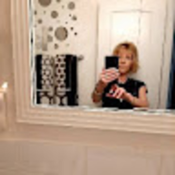 Meet your Posher, Audra - Picture 1 of 1